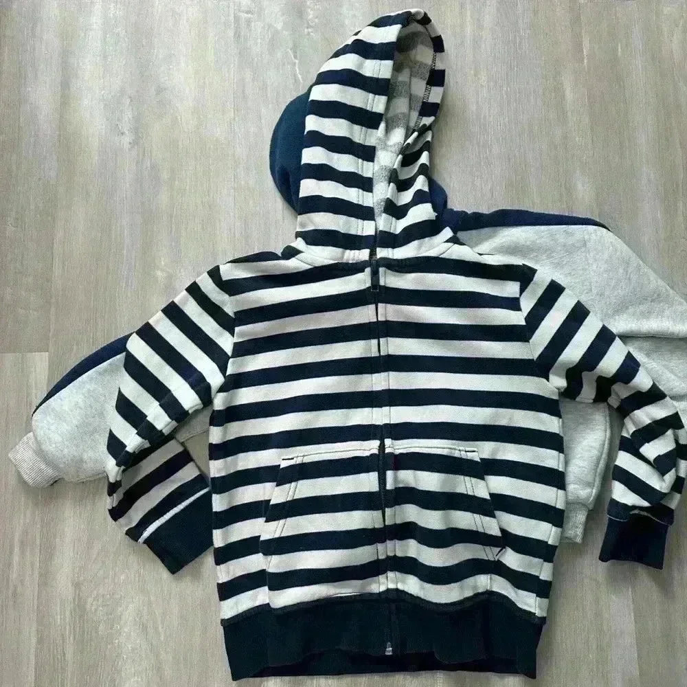 253. Kid’s sweatshirt size 3-4 set of 4